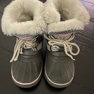 London Fog snowboots size 11.  good condition